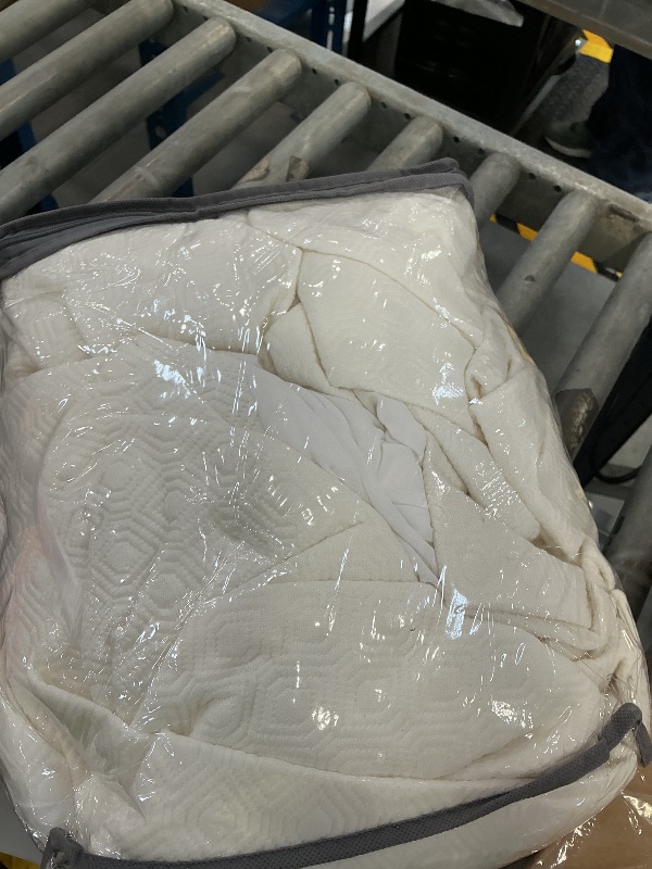 Photo 1 of Kingnex Waterproof Split Cal King Mattress Protector for Adjustable Bed