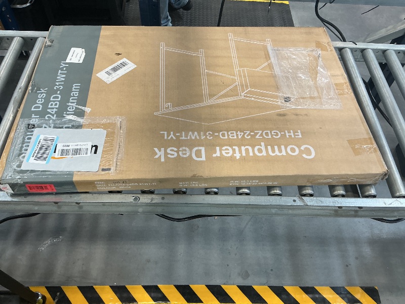 Photo 1 of OLIXIS Computer Desk, 31 Inch