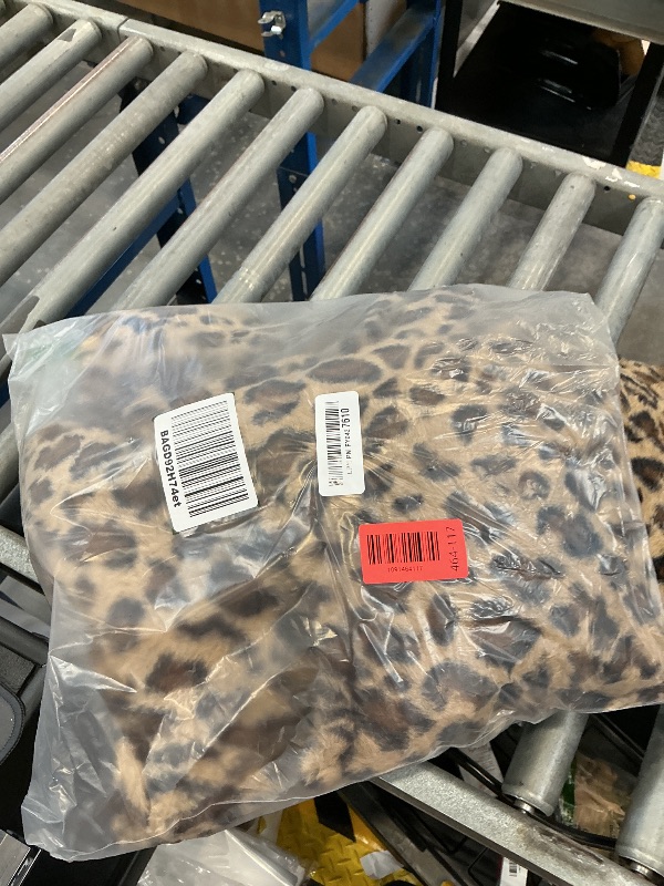 Photo 1 of Fumete 2 Pcs 16 Inch Leopard Star Throw Pillows