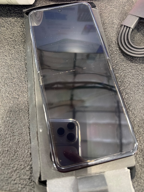 View 3 of Motorola razr 2024 Unlocked 8/256GB Koala Gray