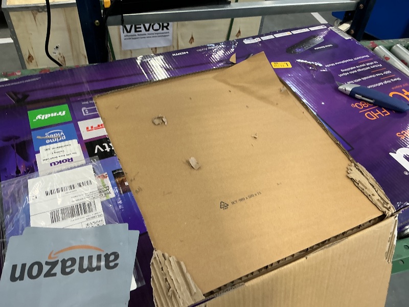 Photo 1 of Roku 40" Select Series Smart TV 1080p Full HD