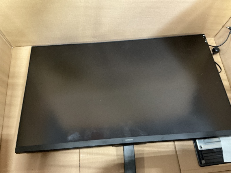 Photo 1 of Samsung 32" ViewFinity S7 S70H Monitor
