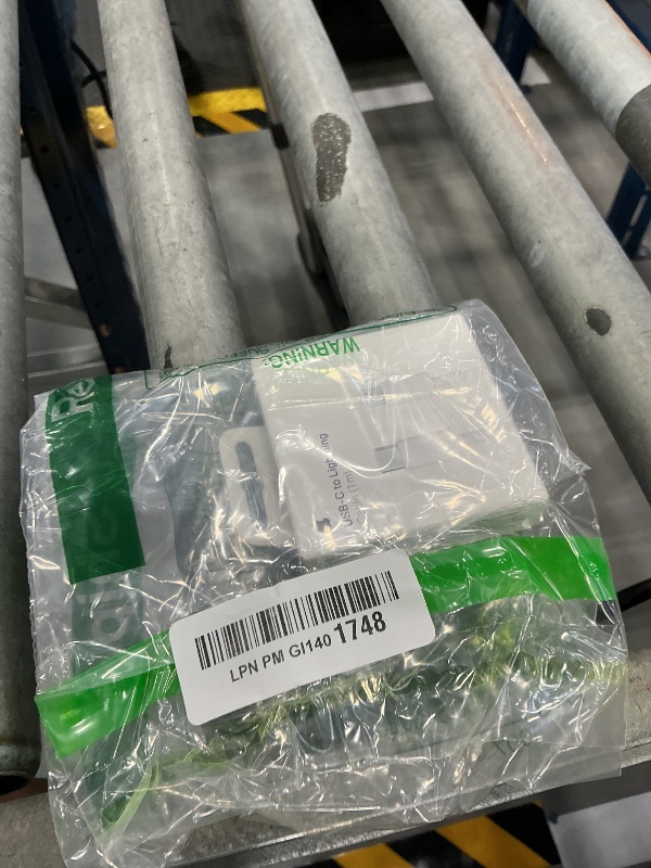 Photo 1 of Apple USB-C to Lightning Cable (1 m): Fast and Convenient Charging, Lightning to USB-C or Thunderbolt 3