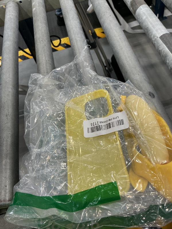 Photo 1 of Yatchen Banana Case for iPhone 14 Pro