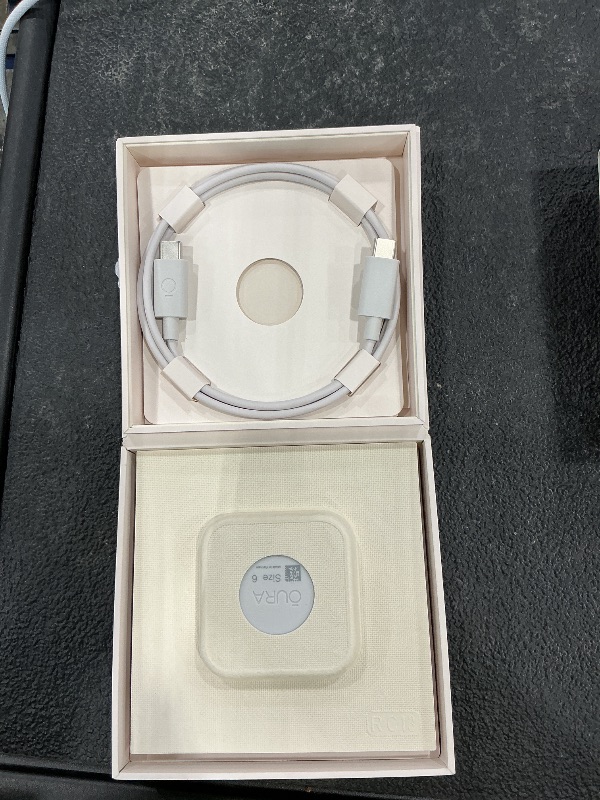 Photo 1 of OURA Ring 5 Smart Ring - Silver - Size 6