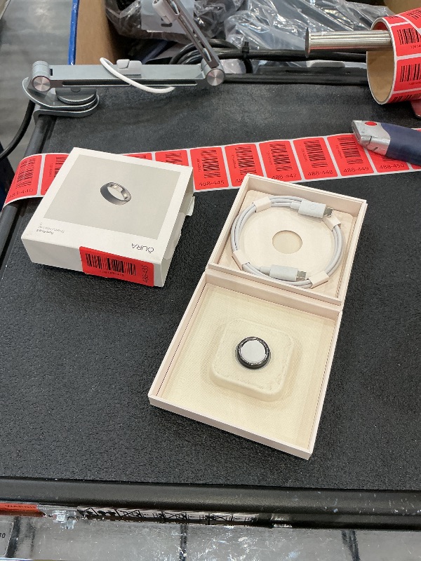 Photo 1 of Oura Ring 5 Smart Ring - Stealth - Size 8