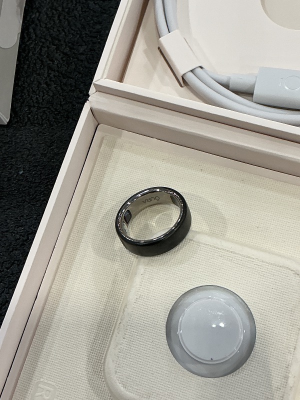 Photo 1 of Oura Ring 5 Smart Ring - Stealth - Size 8