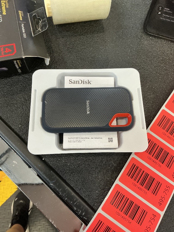 Photo 1 of Sandisk 4TB Extreme Portable SSD