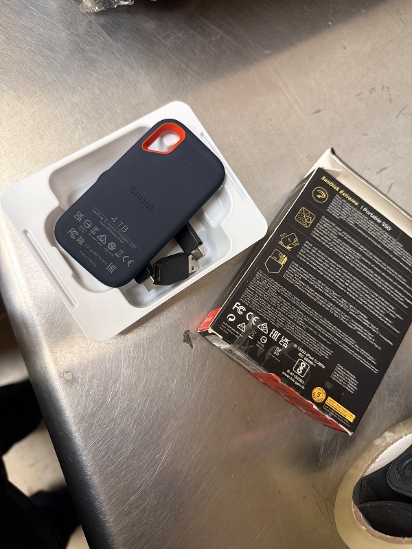 Photo 1 of Sandisk 4TB Extreme Portable SSD