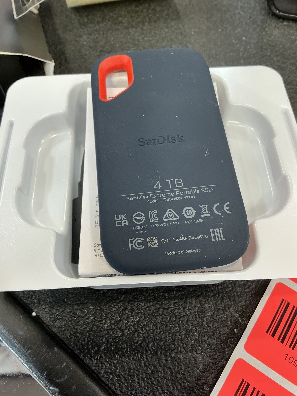 Photo 1 of Sandisk 4TB Extreme Portable SSD
