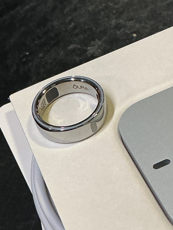 Photo 1 of OURA Ring 5 Smart Ring - Silver - Size 8