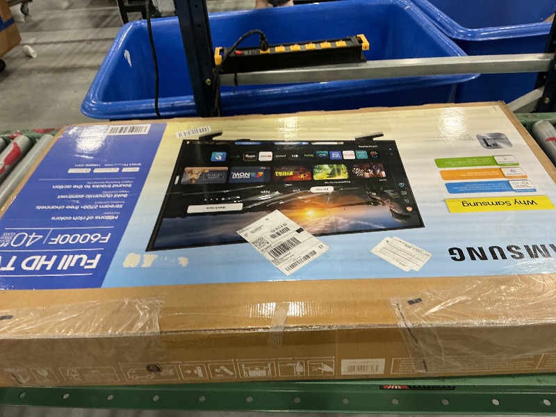 View 2 of NON-FUNCTIONAL. PARTS ONLY--------------Samsung 40-Inch Full HD Smart TV