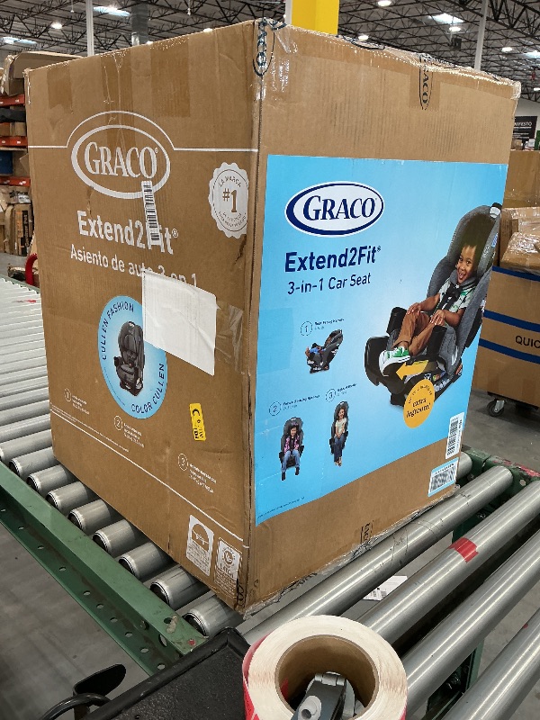 Photo 1 of Graco Extend2Fit 3-in-1 Convertible Car Seat