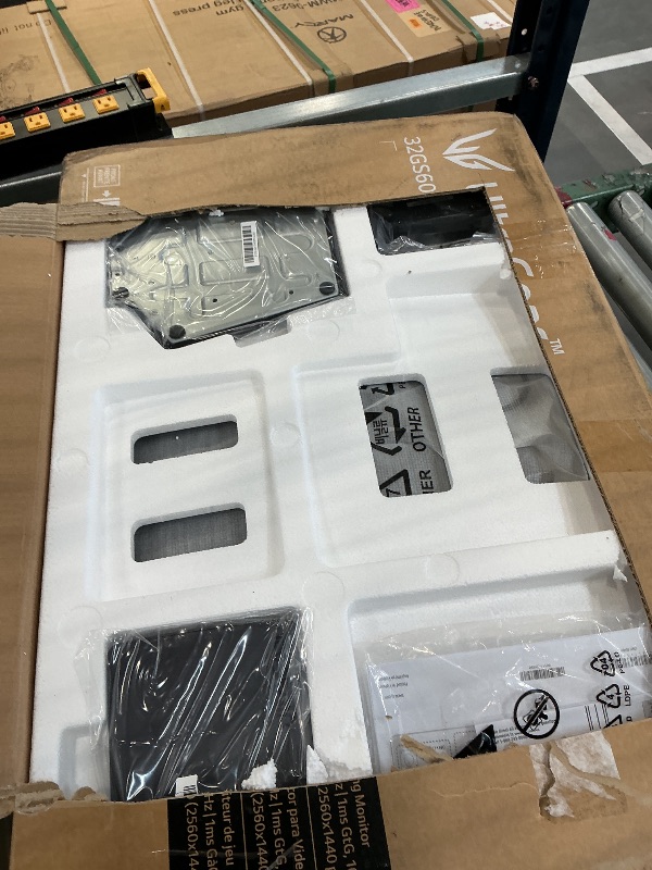 View 3 of FOR PARTS
LG 32GS60QC-B Ultragear 32-inch Curved Gaming Monitor QHD (2560x1440) 180Hz 1ms 1000R AMD FreeSync HDR10 HDMIx2 DisplayPort Borderless Design Black Stabilizer DAS Crosshair FPS Counter - Black