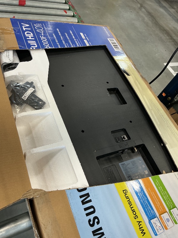 View 3 of Samsung 40-Inch Full HD Smart TV