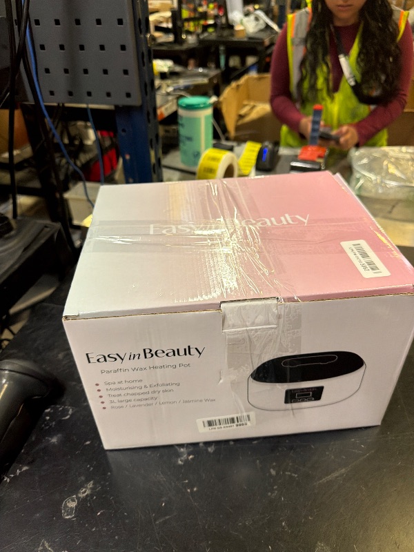 Photo 1 of EASYINBEAUTY Paraffin Wax Machine with Kit