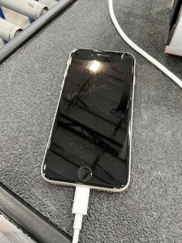 View 3 of Apple iPhone SE 3rd Gen 128GB Starlight Unlocked