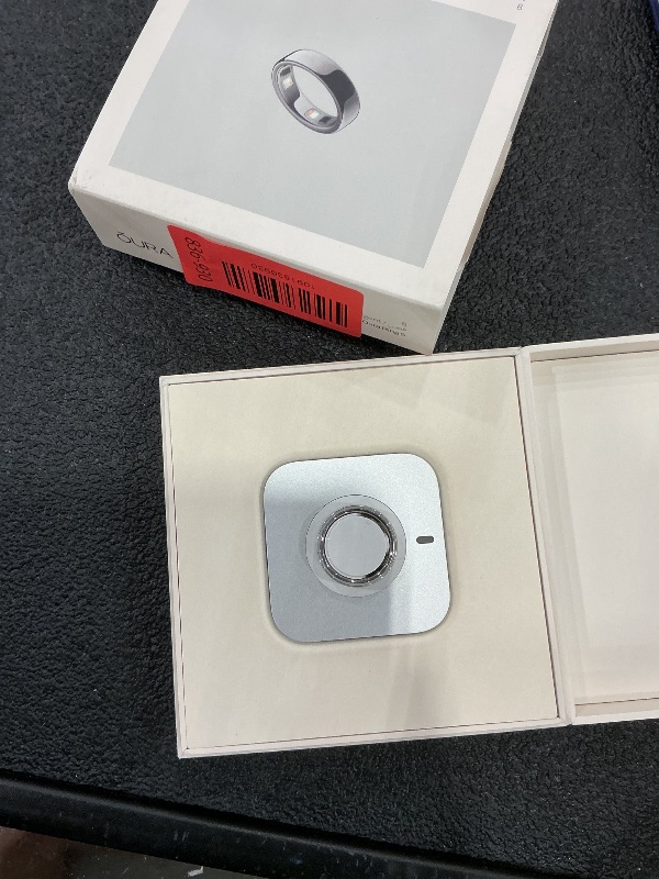 Photo 1 of Oura Ring 5 Smart Ring - Silver - Size 8