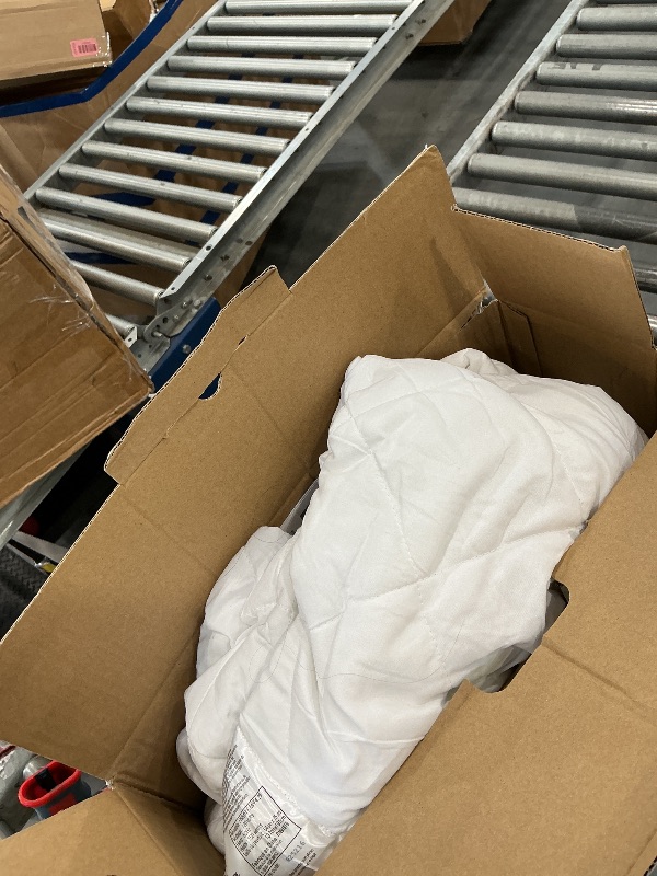 View 2 of Serta Dual-Zone Heated Mattress Pad Full, Independent Body & Foot Heating