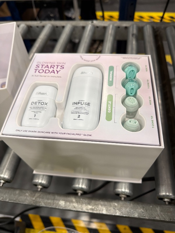 View 3 of Shark FacialPro Glow + DePuffi 2-in-1 Facial & Contrast Therapy, FH320PL