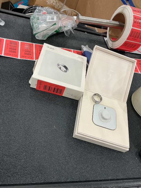 View 4 of OURA Ring 5 Smart Ring - Silver - Size 8