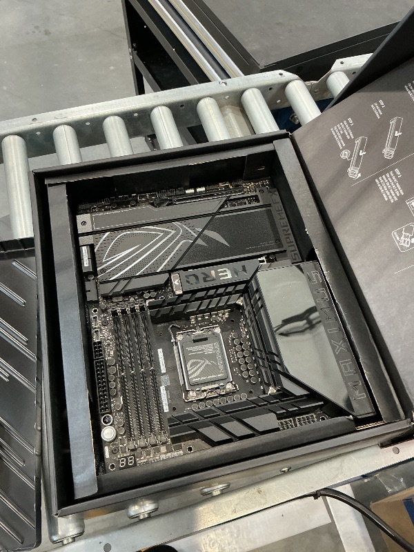 Photo 1 of ASUS ROG Maximus Z890 Hero Motherboard