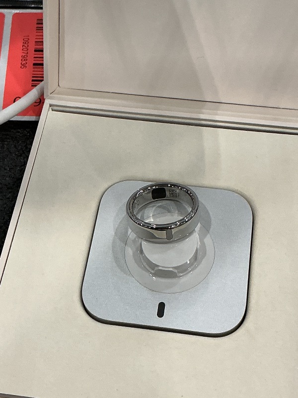 Photo 1 of Oura Ring 5 Smart Ring - Silver - Size 9