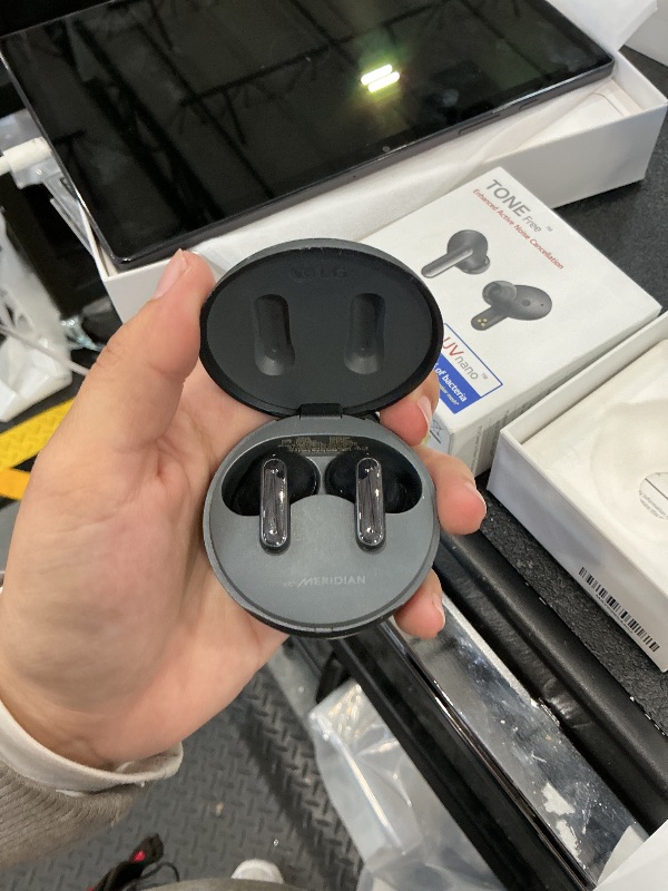View 3 of LG TONE Free FP9 Wireless Earbuds