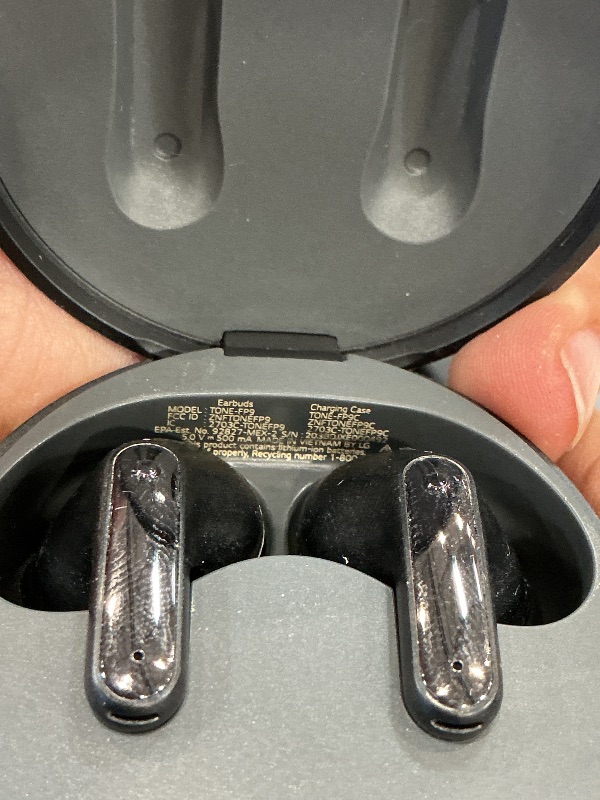 View 4 of LG TONE Free FP9 Wireless Earbuds
