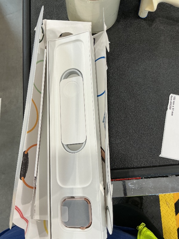View 2 of Apple Watch SE (Gen 1) Smartwatch - Gold/Starlight