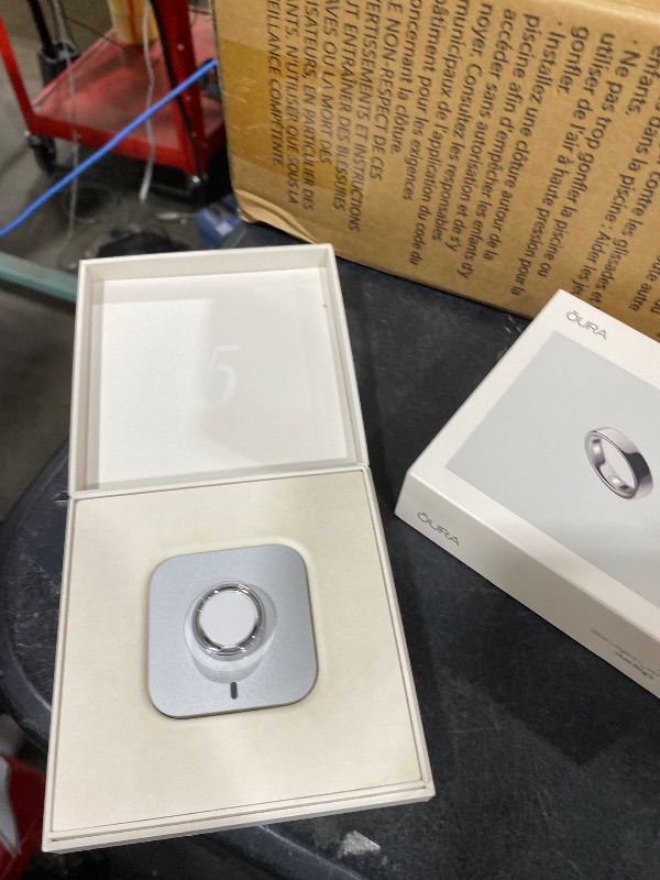Photo 1 of OURA Ring 5 Smart Ring - Silver - Size 8