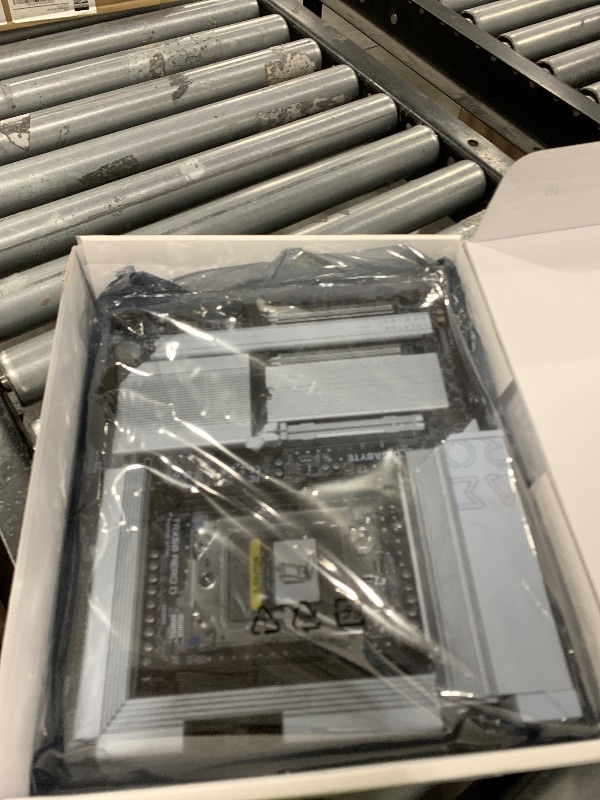 View 3 of BROKEN CPU PINS ****GIGABYTE TRX50 AERO D Motherboard