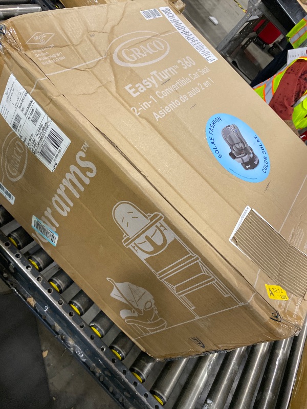 Photo 1 of Graco EasyTurn 360 2-in-1 Convertible Car Seat