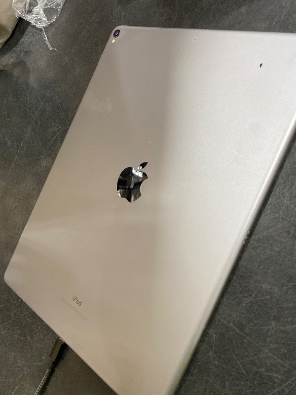 Photo 1 of IPAD (PARTS ONLY) DOES NOT WORK TOUCH SCREEN UNRESPONSIVE