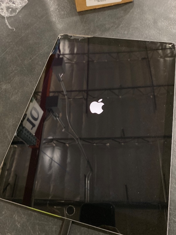 Photo 1 of IPAD (PARTS ONLY) DOES NOT WORK TOUCH SCREEN UNRESPONSIVE