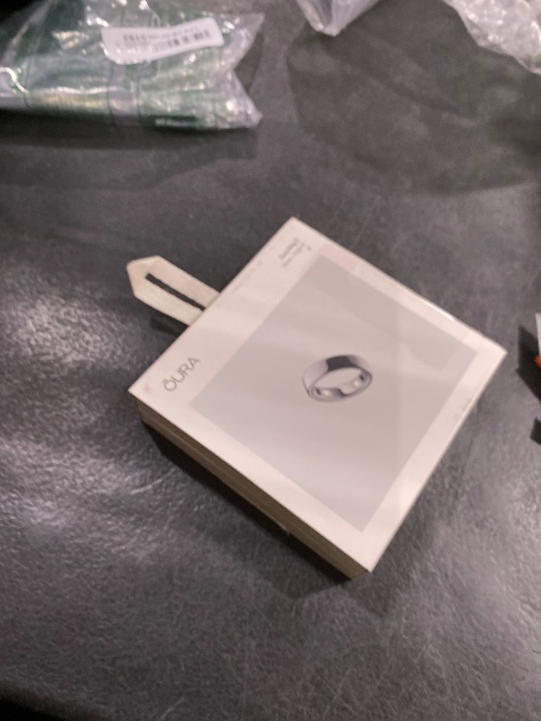 Photo 1 of Oura Ring 5 Smart Ring - Silver - Size 8