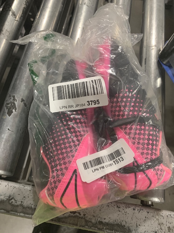 Photo 1 of DREAM PAIRS Low Top Soccer Cleats