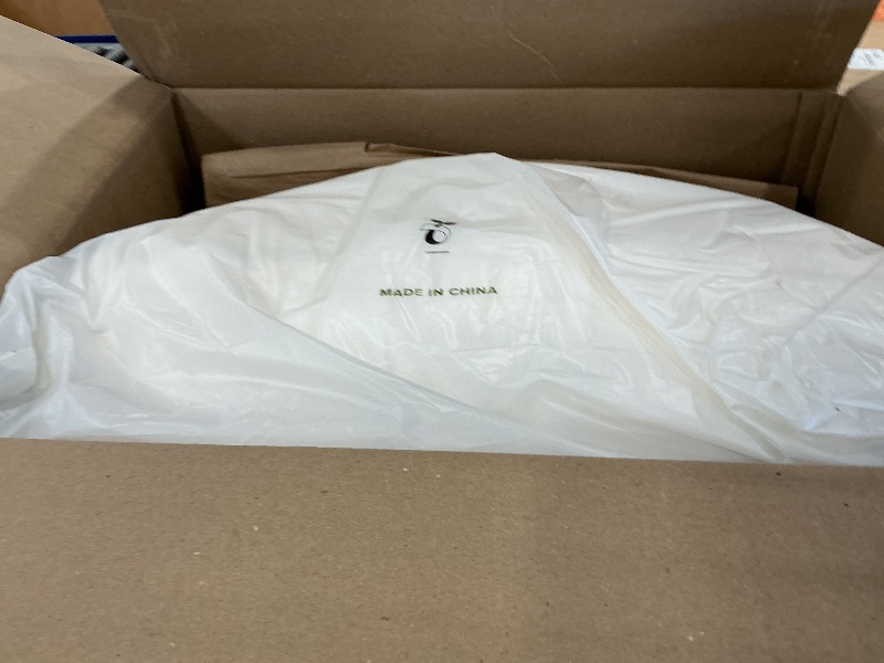 View 3 of LilySilk All Season Silk Comforter/Duvet/Quilt, 100% Silk Floss Filling with 100% Cotton Cover Queen(87x90 Inch,Silk Weight:1.75kg)