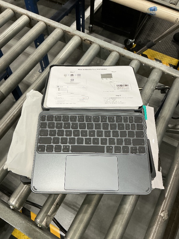 Photo 1 of ESR iPad 11" Keyboard Case Dark Gray
