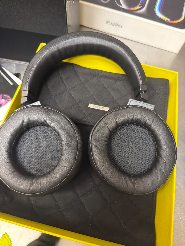 View 4 of Corsair Virtuoso RGB Wireless XT Gaming Headset