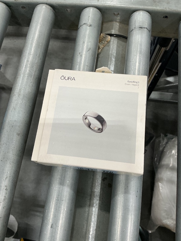 Photo 1 of Oura Ring 5 Smart Ring - Silver - Size 7