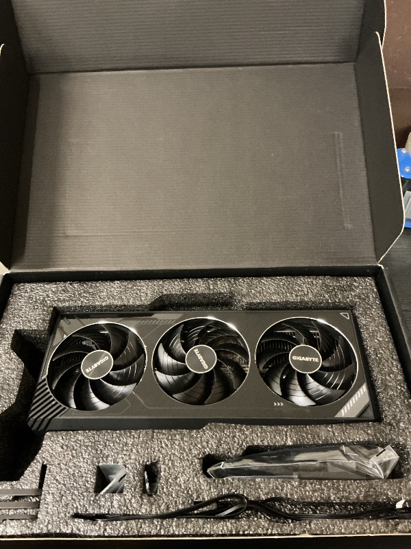 Photo 1 of GIGABYTE GeForce RTX 5080 Gaming OC 16G Graphics Card
