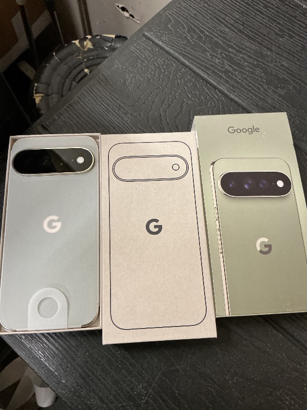 Photo 1 of Google Pixel 11 Pro XL - Unlocked Smartphone, Gemini - 512 GB - Olive