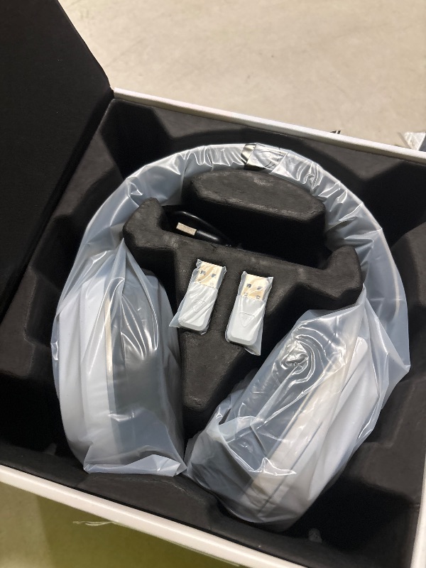 Photo 1 of Turtle Beach Stealth 700 Wireless Multiplatform Gaming Headset for PS5 & PC