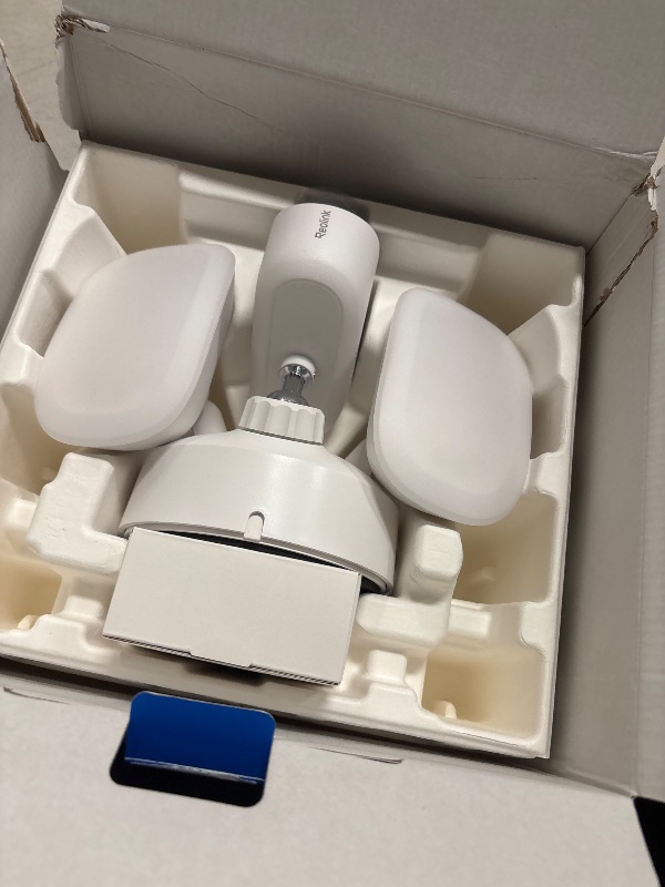 Photo 1 of REOLINK PoE Security Camera Elite Pro Floodlight PoE, 16MP Dual Lens, 180°