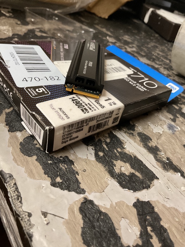 Photo 1 of Crucial P310 1TB PCIe Gen5 NVMe SSD