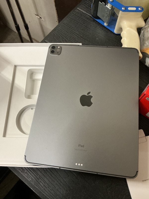 Photo 1 of Apple 12.9-inch iPad Pro Wi-Fi + Cellular 128GB - Space Gray