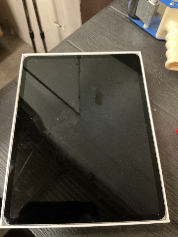 Photo 1 of Apple 12.9-inch iPad Pro Wi-Fi + Cellular 128GB - Space Gray