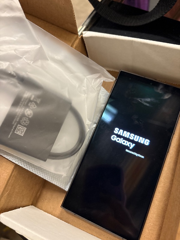 Photo 1 of Samsung Galaxy S24 Ultra 5G, US Version, 512GB, Titanium Black - Unlocked (Renewed)