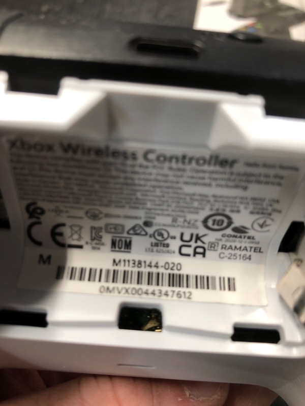 View 2 of ***MISSING CORD***
Xbox Wireless Controller Shock Blue